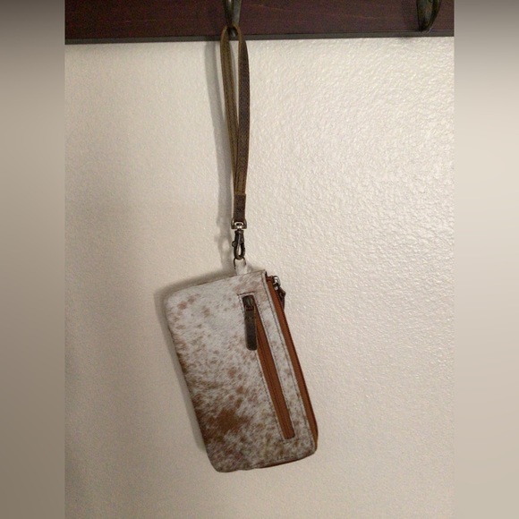 Wristlet/wallet - Picture 1 of 2